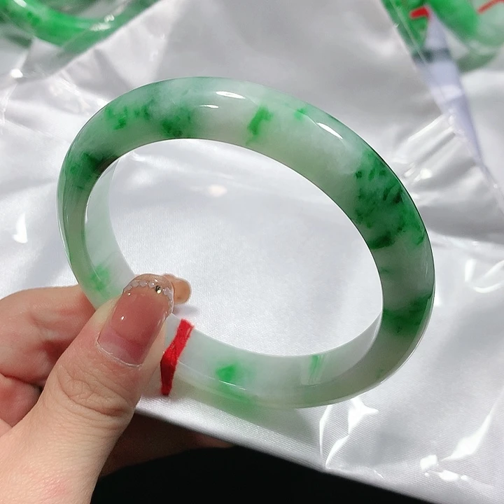 翡翠手镯未镶嵌白底飘花翡翠手镯60圈口