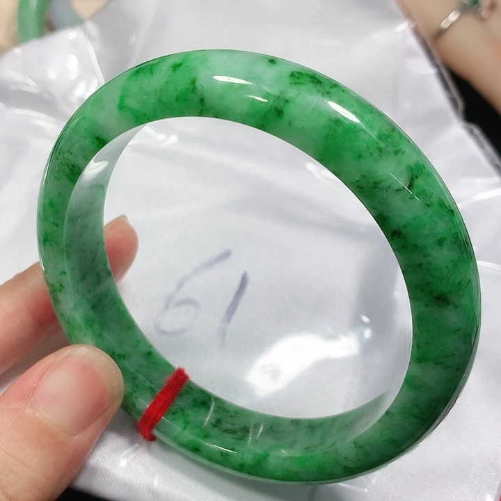翡翠手镯未镶嵌翡翠手镯