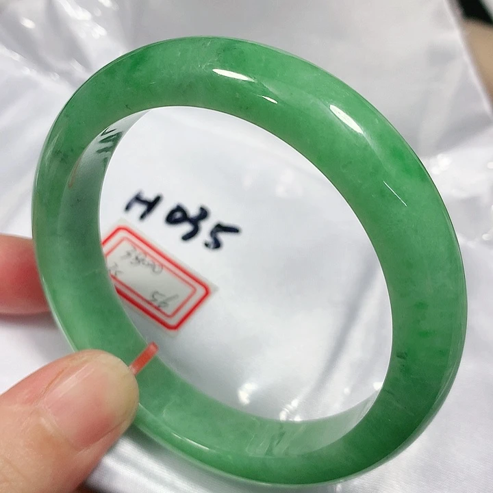 翡翠手镯未镶嵌翡翠手镯