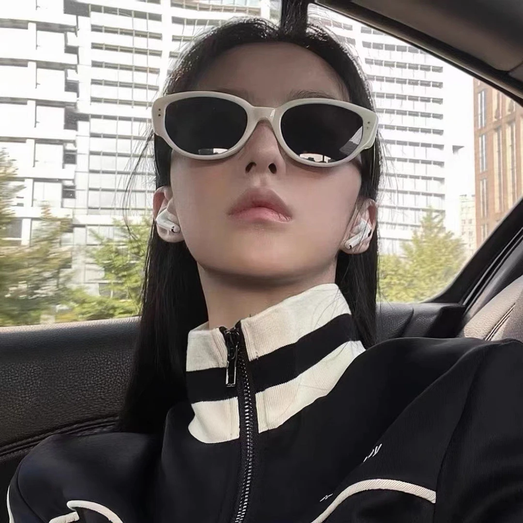 新款韩版复古猫眼墨镜男女显脸小街拍防晒紫外线网红气质白色