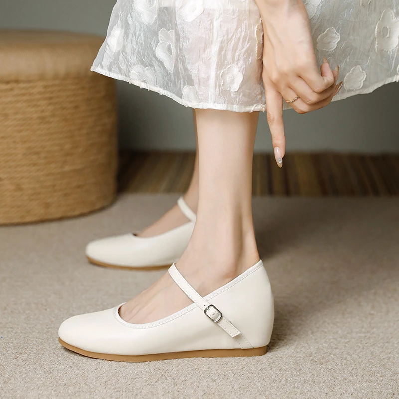 内增高豆豆鞋女百搭皮鞋小个子乐福鞋坡跟软底一字带扣一脚蹬单鞋