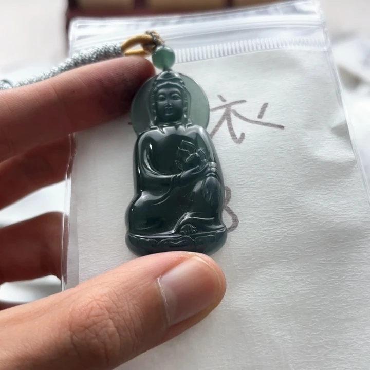 翡翠颈饰未镶嵌素衣