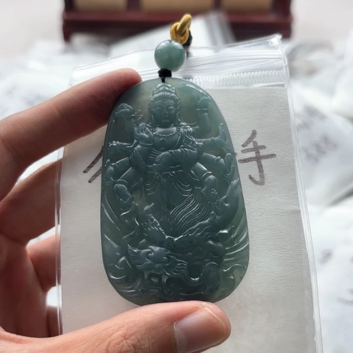 翡翠颈饰未镶嵌千手观音