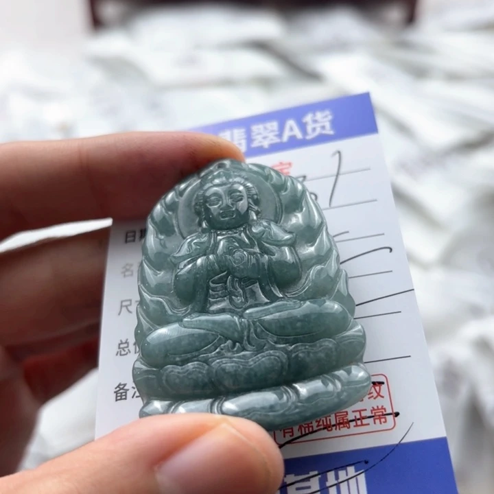 翡翠颈饰未镶嵌大日