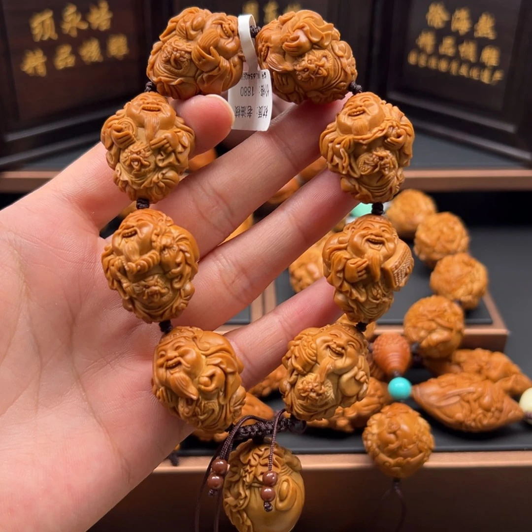 橄榄核核雕?*龙财神