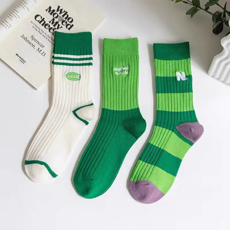 袜子女秋季新款绿色双针刺绣字母中筒袜条纹潮袜纯棉百搭堆堆袜