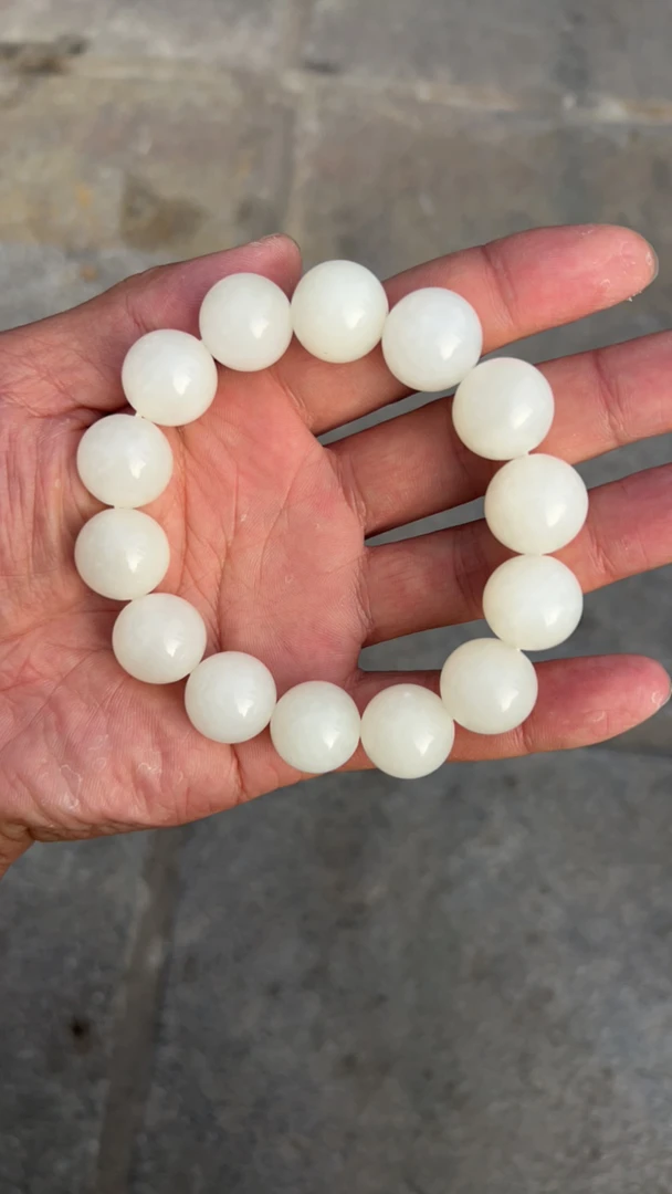 新疆和田玉高端大气上档次卡16收藏级