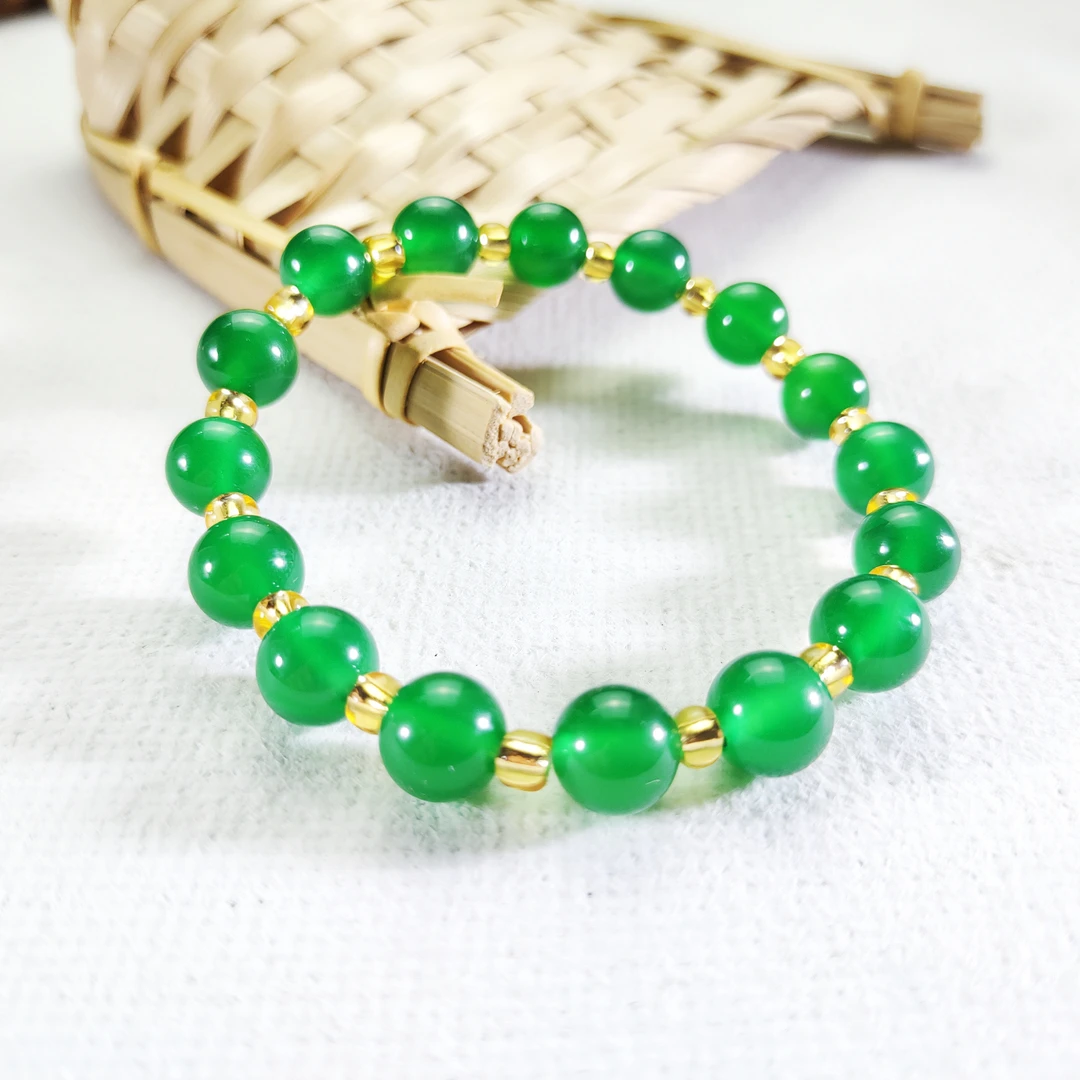 天然玛瑙玉髓手串，时尚送礼必备，满绿高冰时尚手串