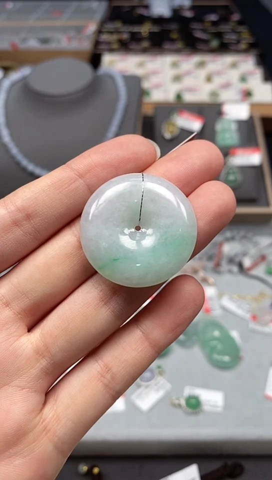 【闪购商品】翡翠颈饰18K金镶嵌平安扣