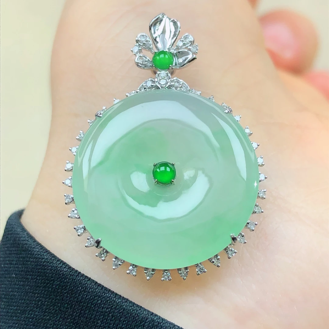 是18k金镶嵌天然a货翡翠珠宝玉石高档冰种阳绿平安扣吊坠女直播77