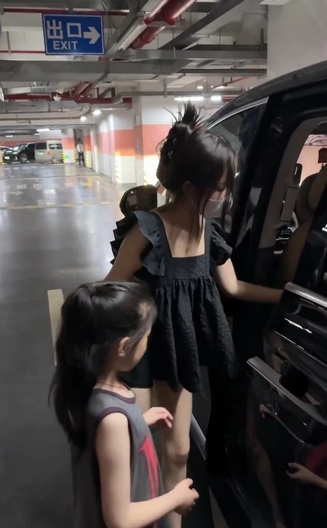 东大门欧货2024年新款时尚洋气飞飞袖格子衬衫上衣