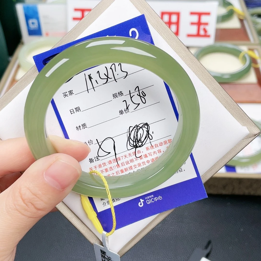 和田玉手镯未镶嵌丽*