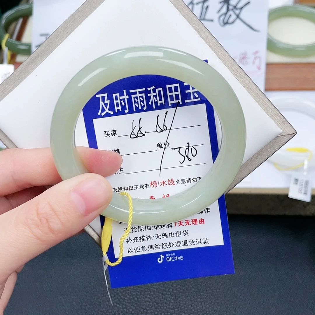 和田玉手镯未镶嵌