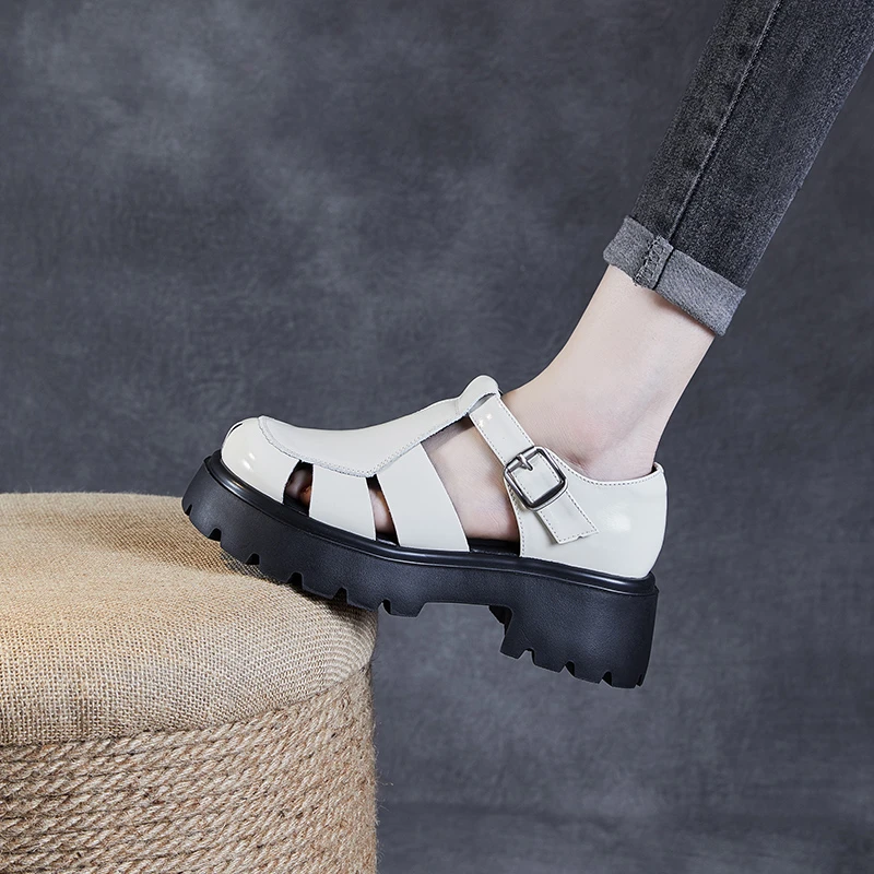 【卡卡定制】头层牛皮夏季新款包头罗马凉鞋女粗跟圆头亮皮镂空女鞋