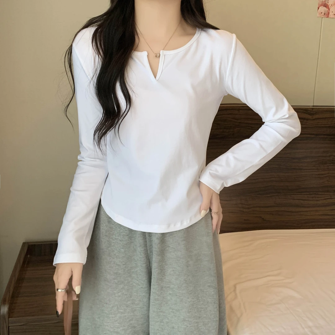 早秋新款设计感小众t恤女2026年长袖修身辣妹小V领纯欲风短款上衣