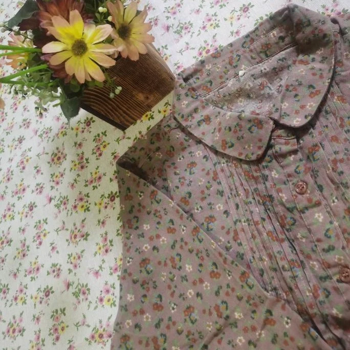 文艺范小圆领棉质减龄小碎花衬衣