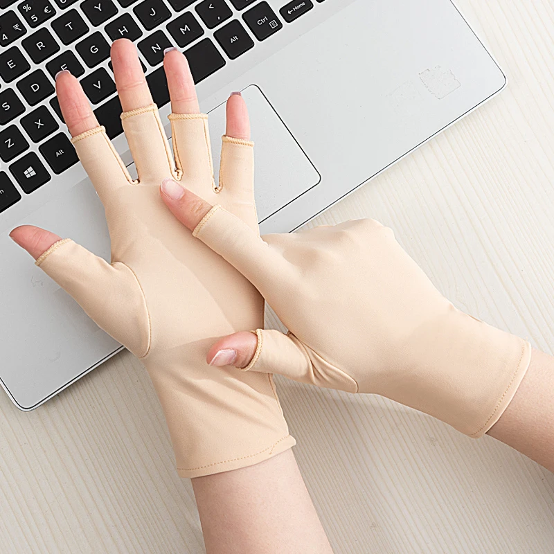 春夏季防晒男女士露指薄款开车半截采茶手套动漫骑行美甲半指手套