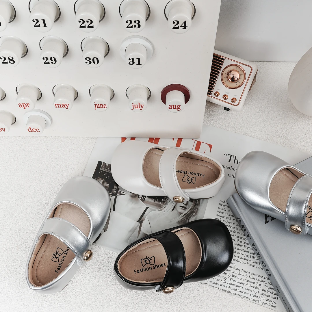 女童2024秋季软底百搭银色小皮鞋韩版时尚公主鞋660