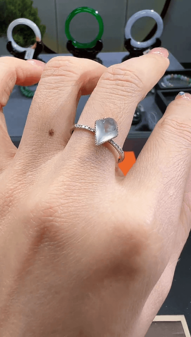 【闪购商品】翡翠戒指18K金镶嵌1