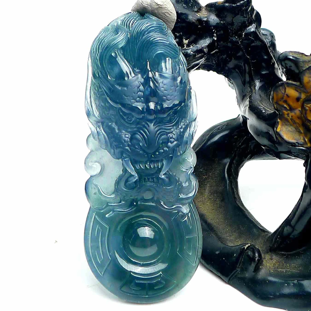 天然A货翡翠老坑冰透立体精雕天空蓝龙牌吊坠尺寸63-25.5-14mm