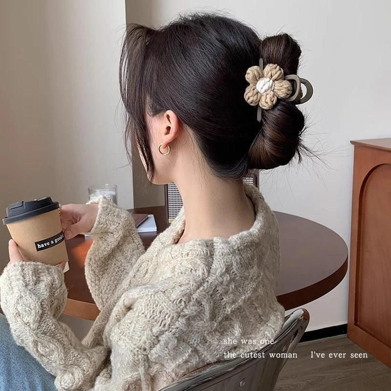 毛线针织花朵抓夹女发量少鲨鱼夹后脑勺盘发夹半扎发卡高级感头