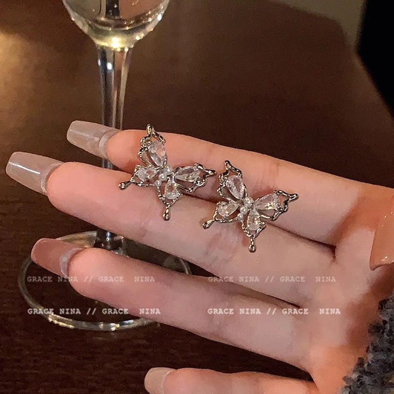 铜合金合成锆石耳饰 精致蝴蝶耳环女轻奢小众耳钉设计感高级耳饰