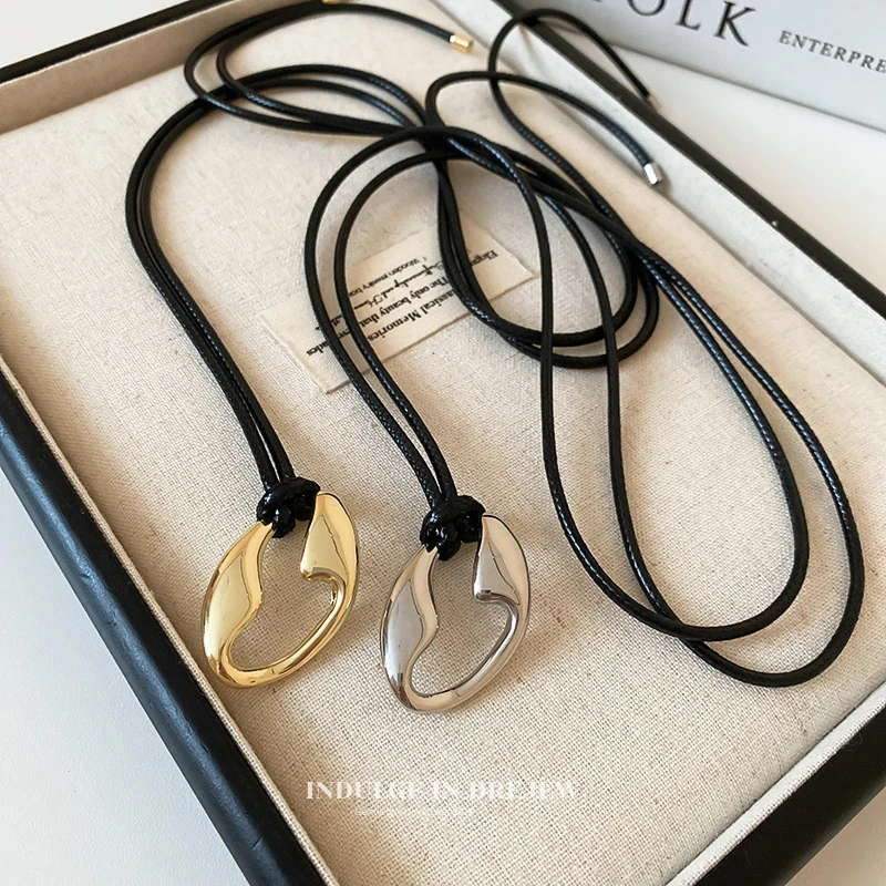 非金属皮质项链 椭圆几何长款项链2024新款高级感小众毛衣链颈链