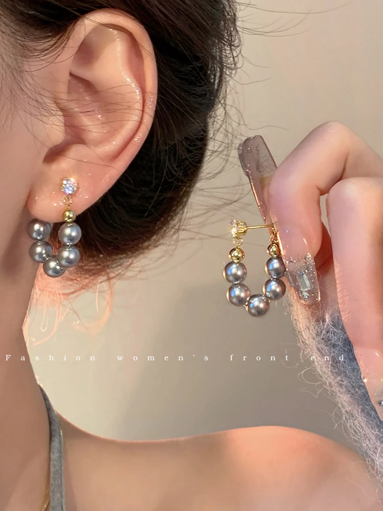 铜合金仿珍珠耳饰 灰色串珠耳环高级小众设计感轻奢耳圈气质耳饰