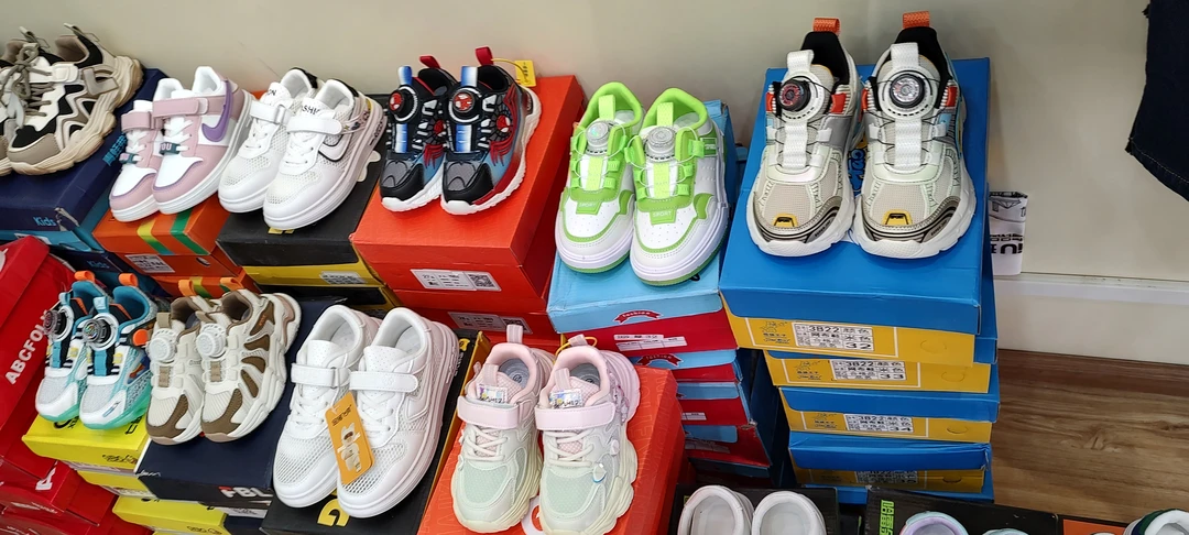 夏季新款运动鞋 凉鞋 透气 耐磨 舒适