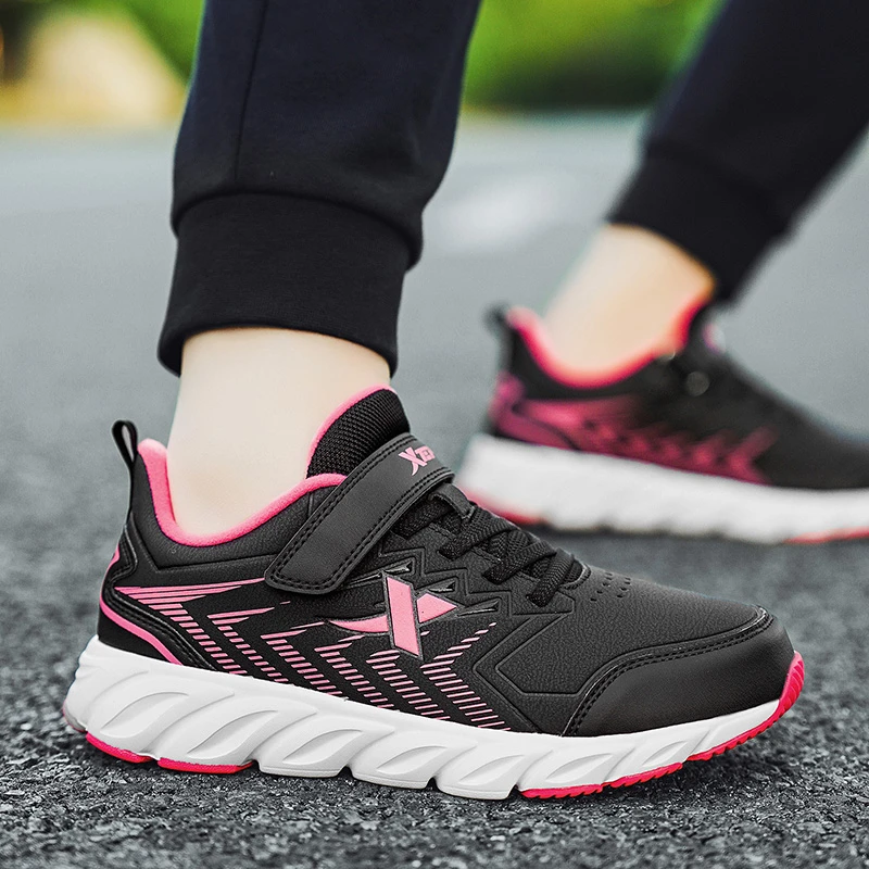 XTEP/特步休闲运动鞋软底百搭款舒适透气皮面12-15岁跑步鞋防滑