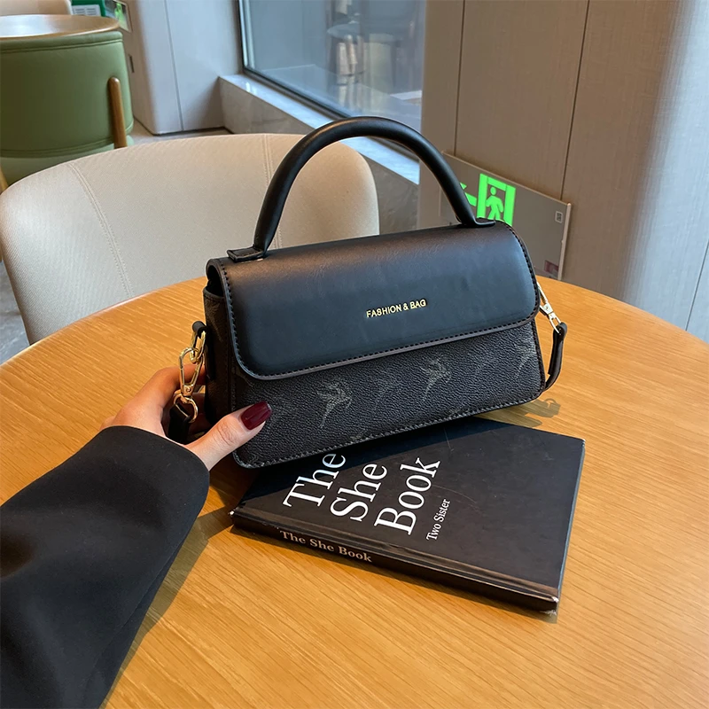 zh娇妮卡（长22高12厚7）5009经典印花翻盖单肩拼色方包