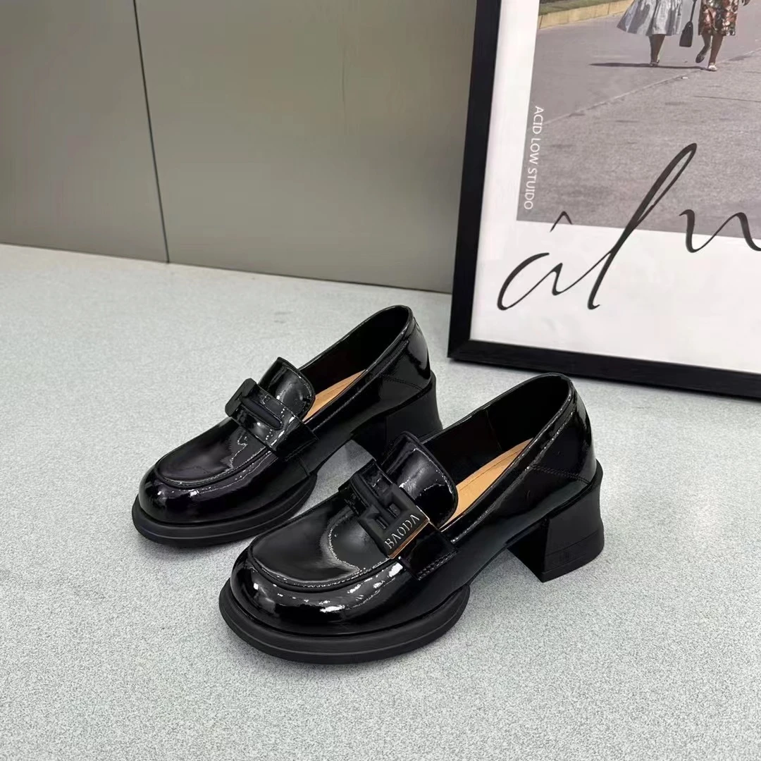 2024新款春季漆牛皮欧式乐福粗跟软底一脚蹬单鞋9333