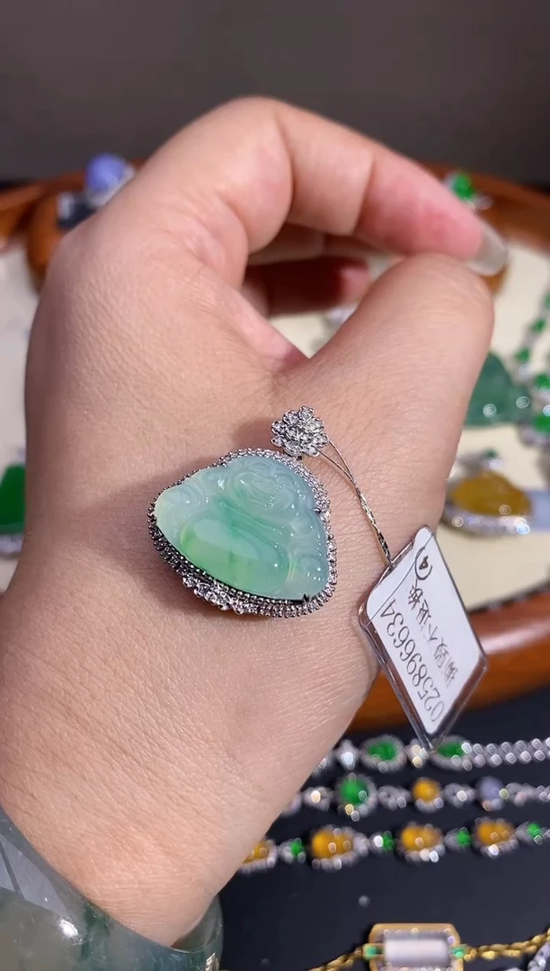 【闪购商品】翡翠吊坠(不含链)18K金镶嵌吊坠
