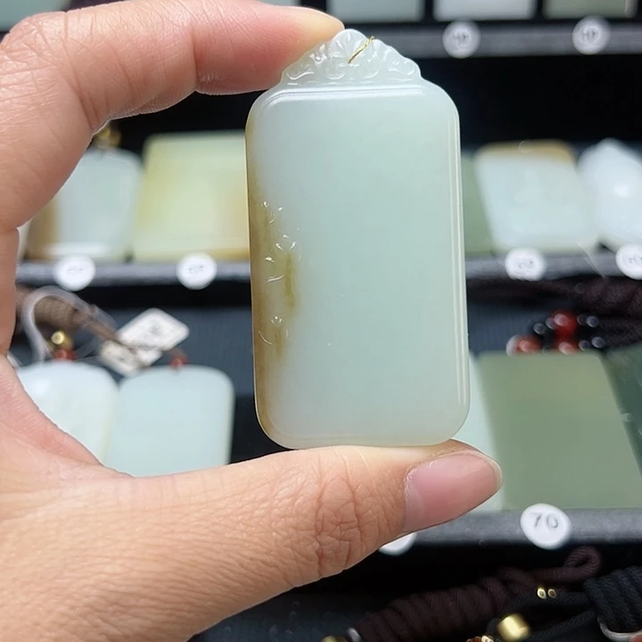 和田玉颈饰未镶嵌妙*