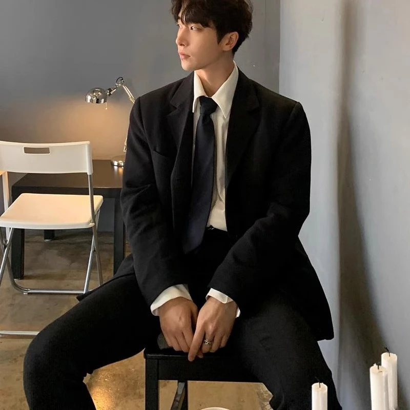 韩系穿搭休闲黑色垫肩西装外套男士轻熟简约高级感纯色西服上衣潮