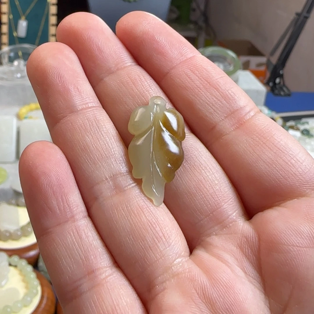 【闪购商品】和田玉(糖玉)颈饰未镶嵌