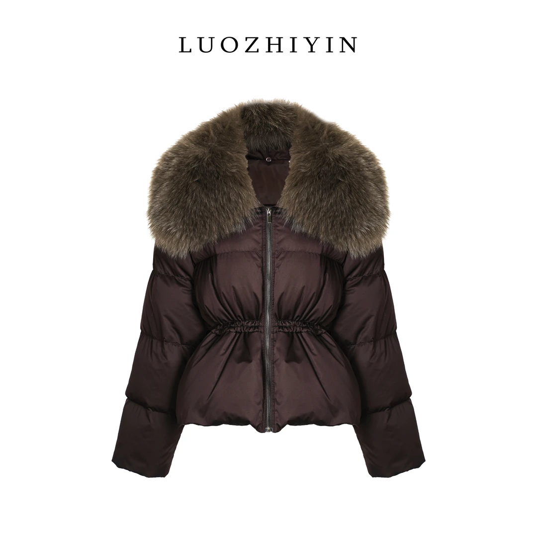 LUOZHIYIN/罗知音C311923TZ【狐狸毛领】白鸭绒加绒款收腰羽绒服