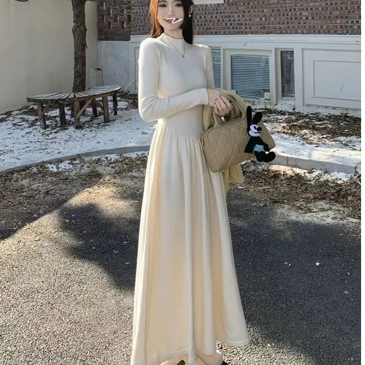 法式收腰显瘦针织连衣裙女2024秋冬新款半高领打底毛衣秋冬连衣裙