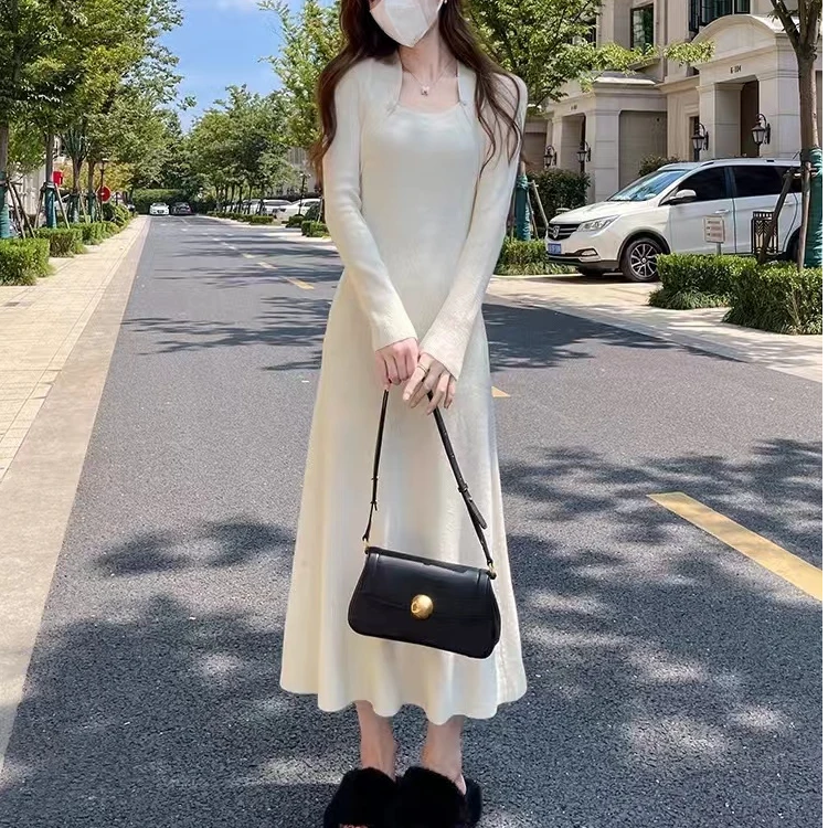 法式气质女神范方领长裙子秋季新款过膝长款修身显瘦针织连衣裙女