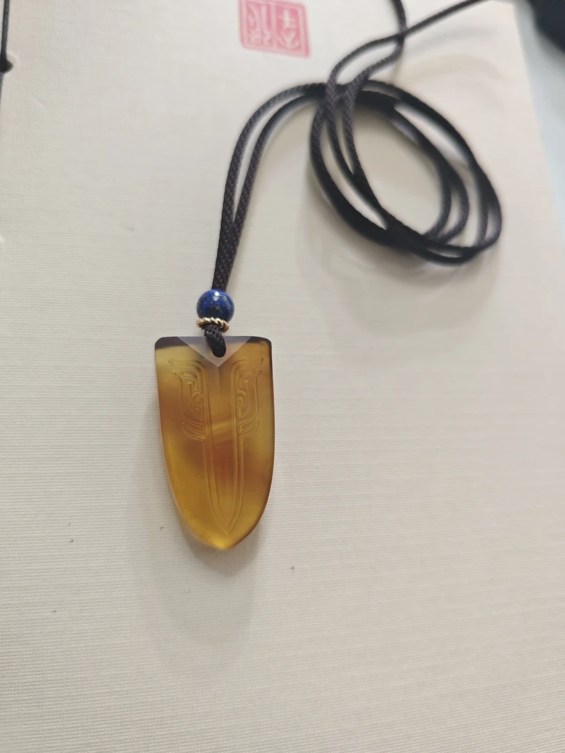 天然缅甸琥珀A货，仿古剑牌