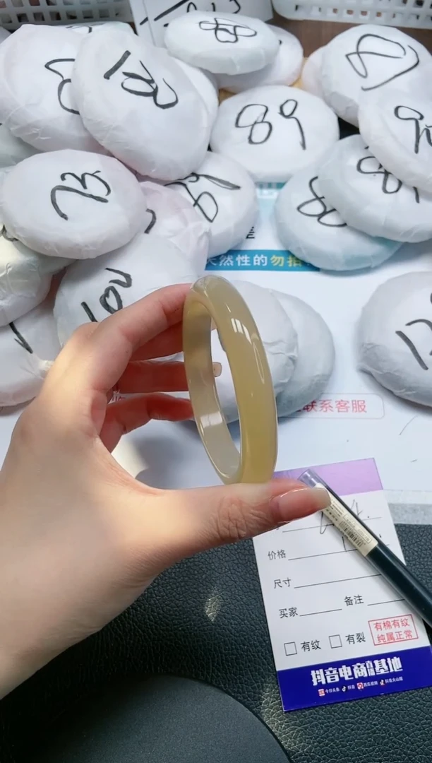 【闪购商品】石英质玉手镯未镶嵌2L 124-58