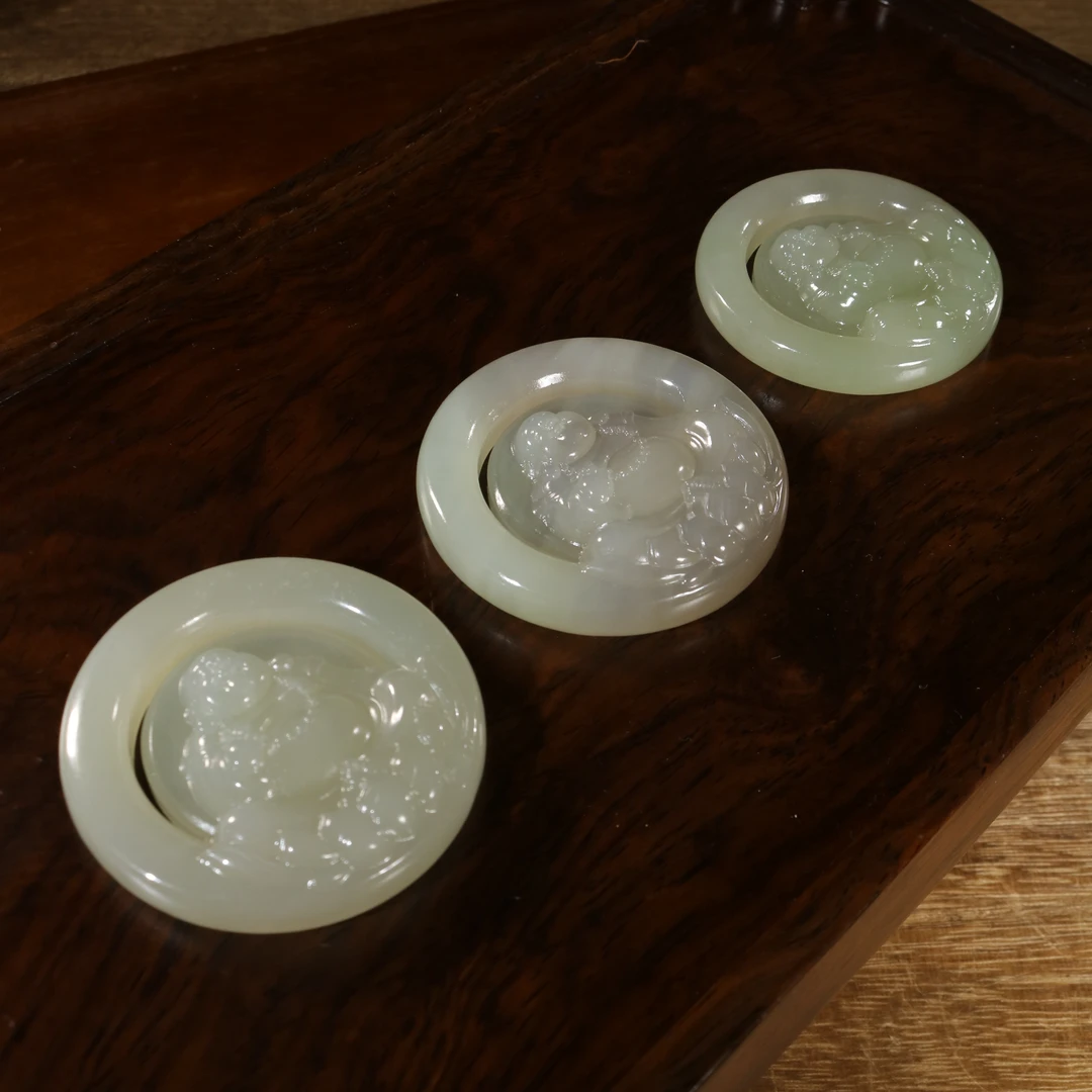 凰一品   和田玉佛公吊坠多样性发一