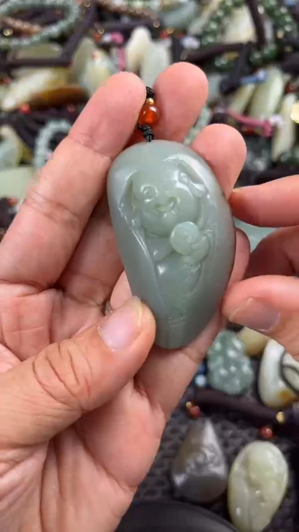 【闪购商品】和田玉颈饰未镶嵌多样性发货没有证书,拍一发一.有瑕