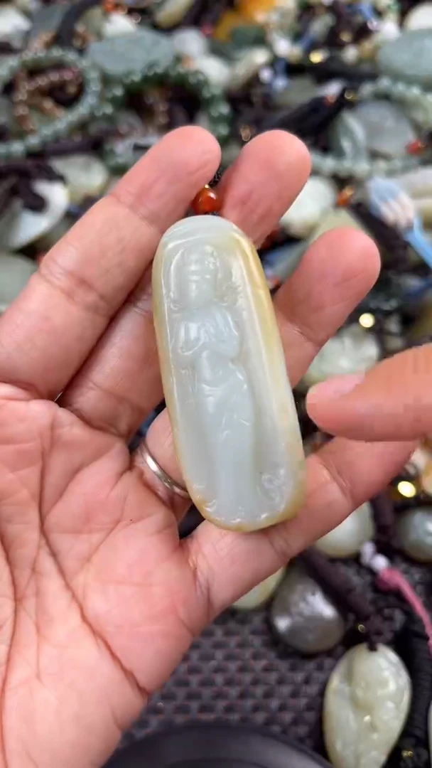【闪购商品】和田玉颈饰未镶嵌多样性发货没有证书,拍一发一.有瑕
