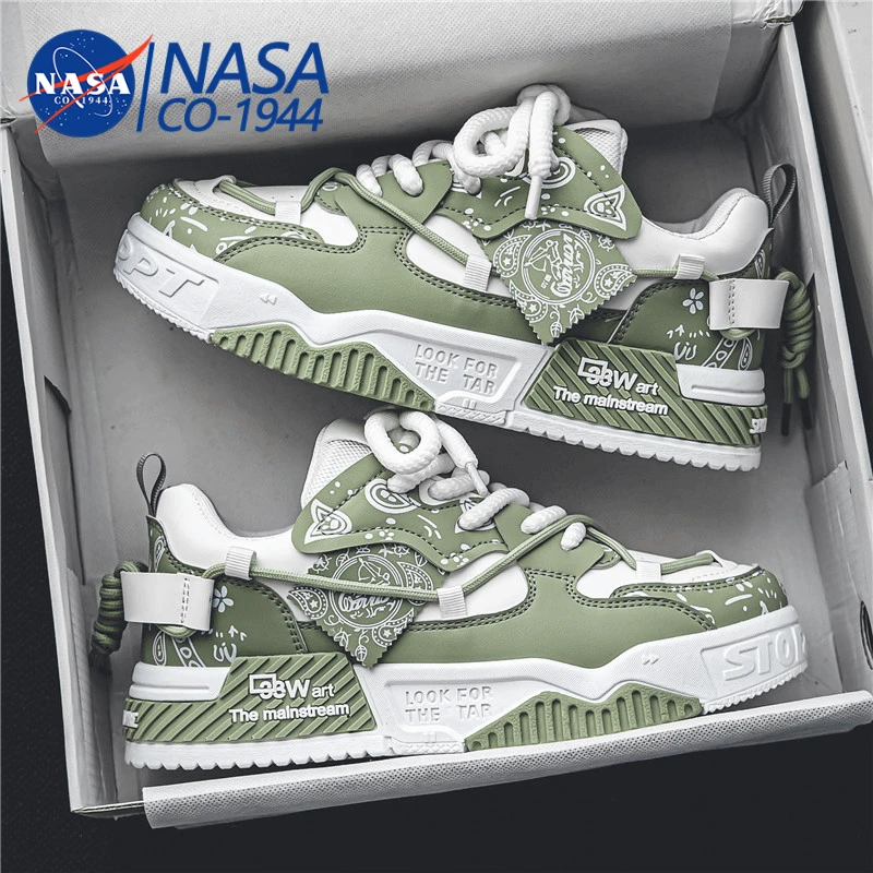 秋冬爆款新款美式百搭高级感厚底内增高休闲板鞋高中面包鞋男生