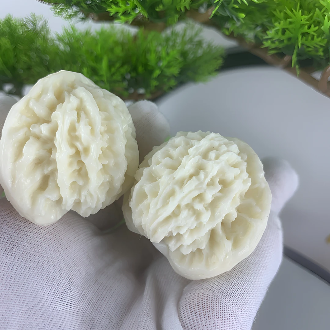 雕刻陶瓷文玩核桃创意工艺品手把件保健球收藏佳品白色家居摆件