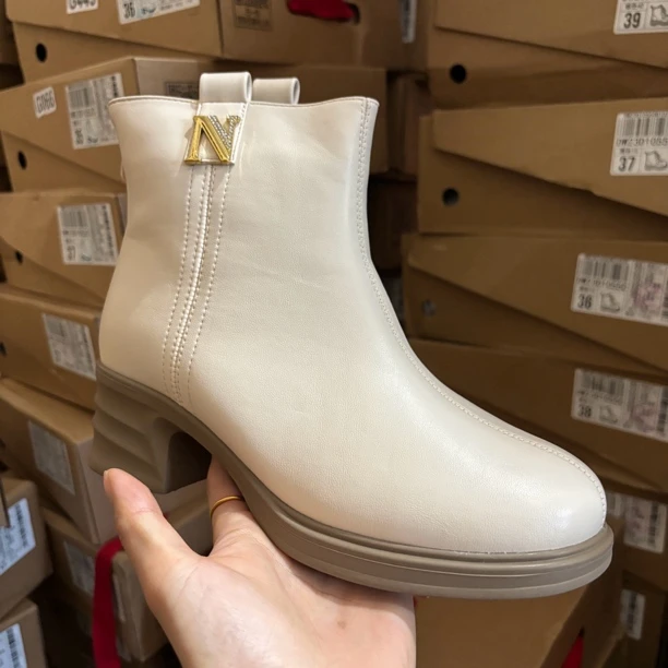 冬季1052厚绒粗跟时尚短靴女23D