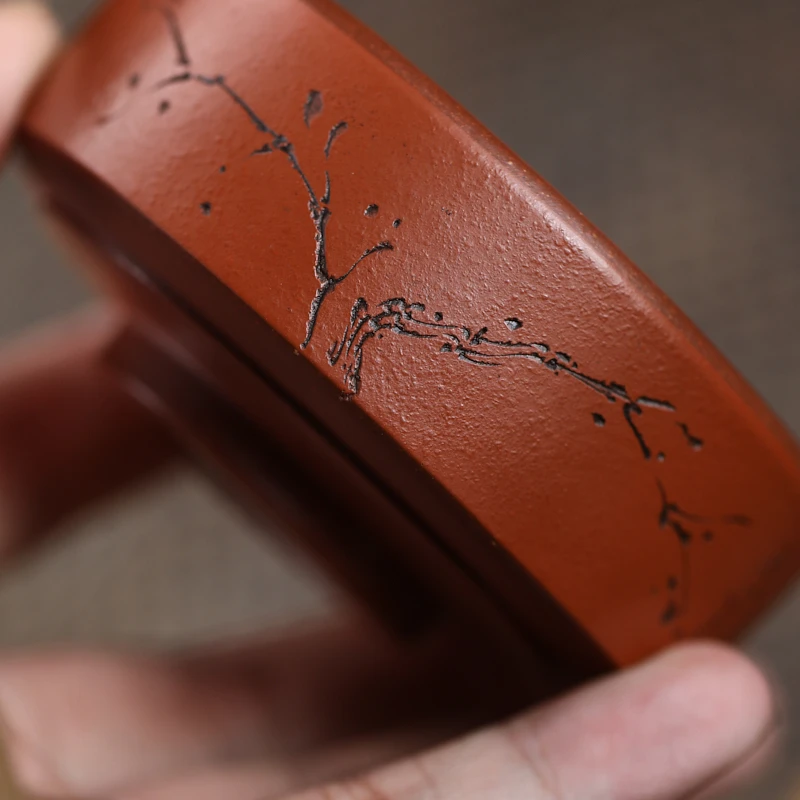 手工杯 |  宜兴紫砂杯  九斋《做个闲人》手工粉浆刻绘普洱杯