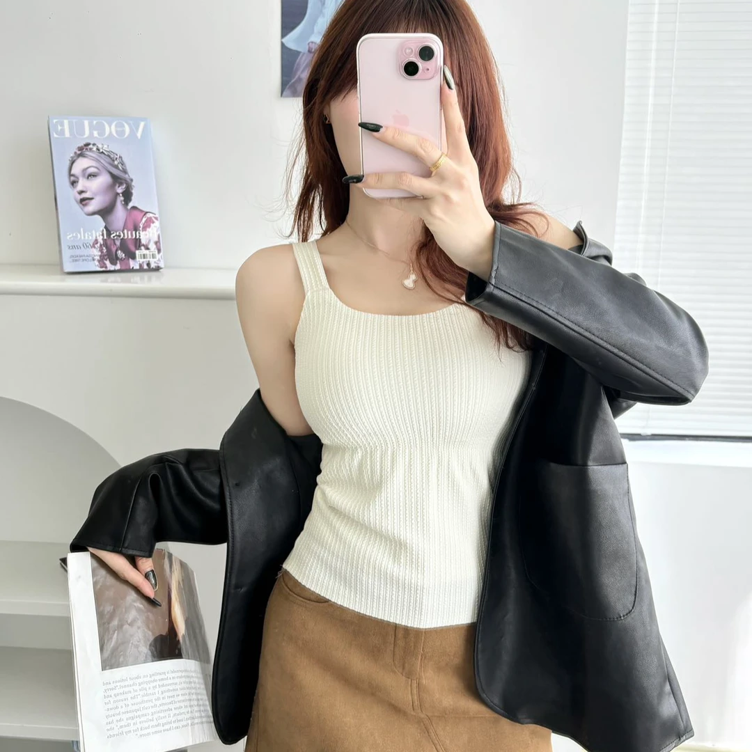 秋冬女士吊带保暖背心修身显瘦带胸垫无痕内搭舒适加厚通勤百搭