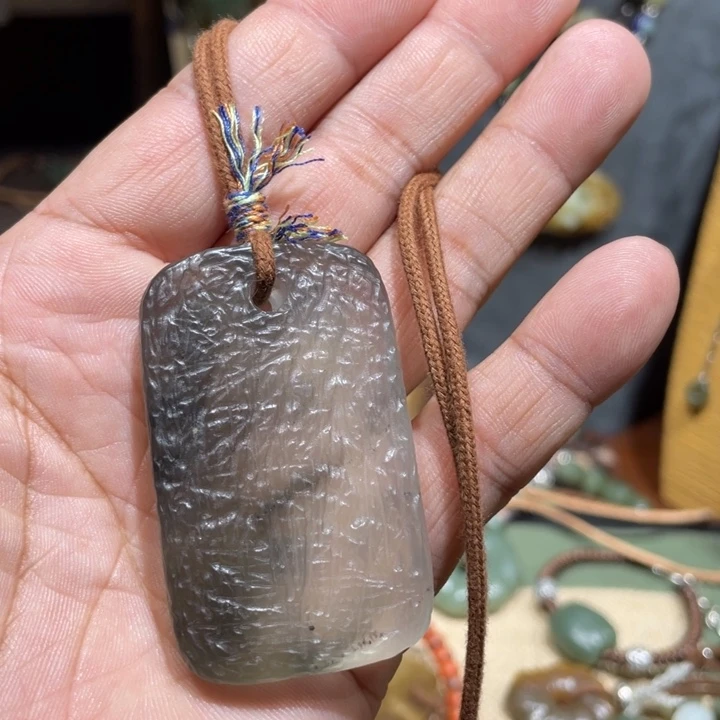 蛇纹石玉颈饰未镶嵌